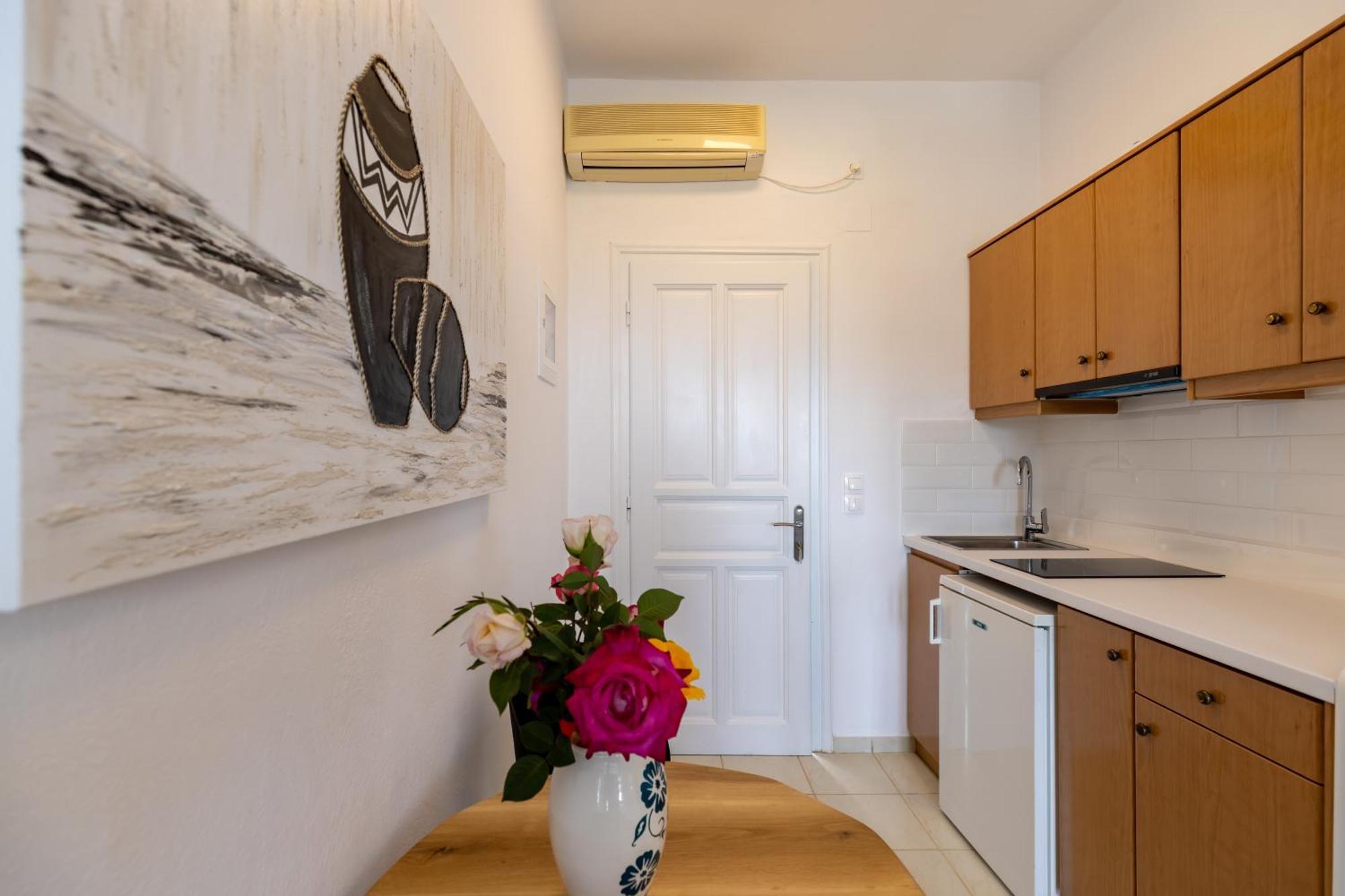 Eutuxia Rooms & Studios Аполония Екстериор снимка