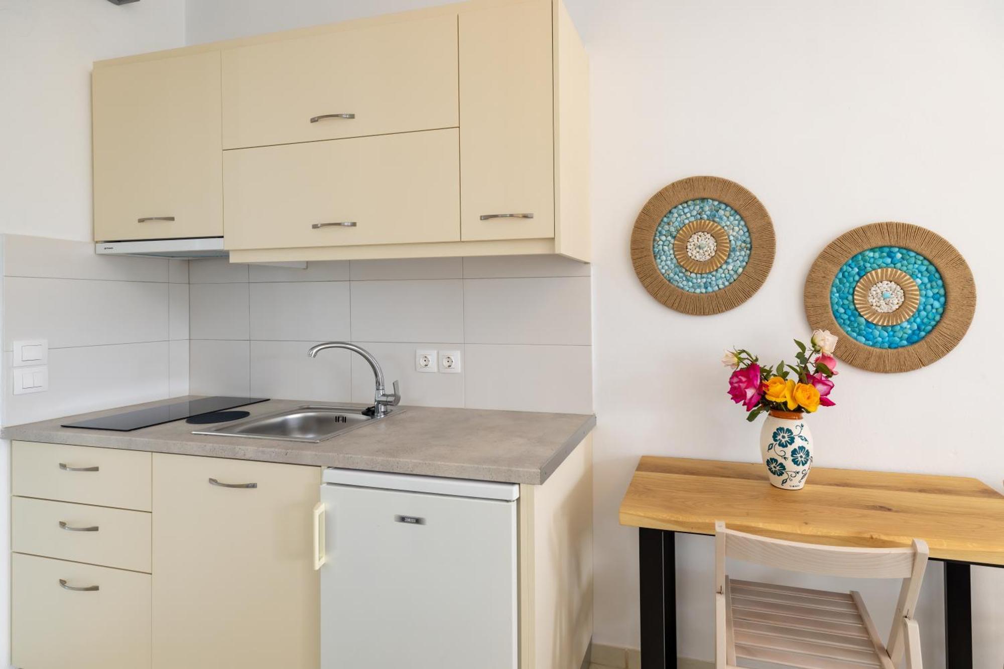 Eutuxia Rooms & Studios Аполония Екстериор снимка