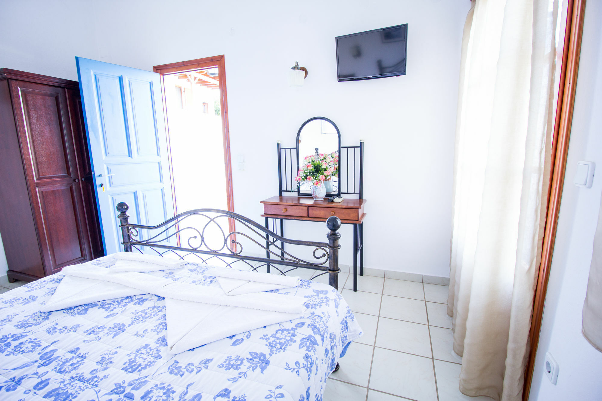 Eutuxia Rooms & Studios Аполония Екстериор снимка